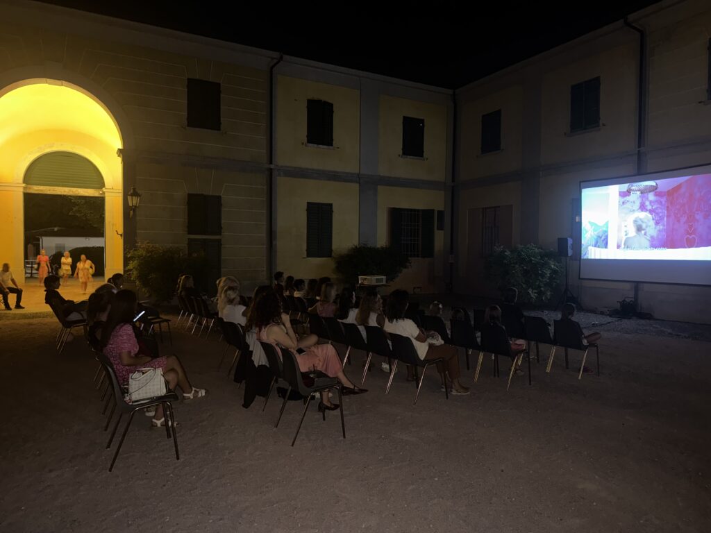 Cinema in Villa chiude in rosa: circa ottanta persone a Villa Spalletti per “Barbie”