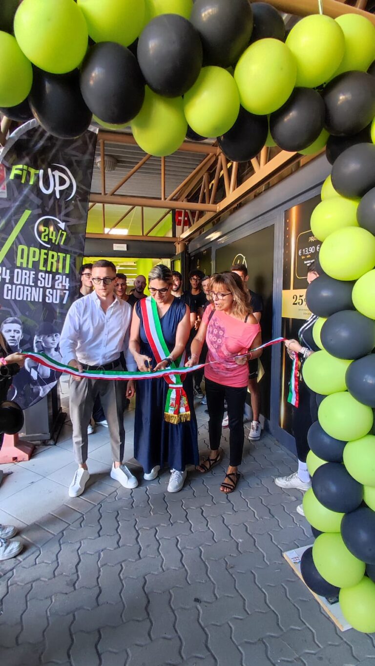 Inaugurazione FitUp_taglio nastro Vicesindaco Amarossi